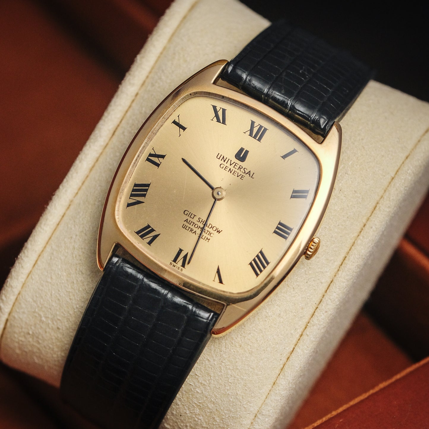 UNIVERSAL GENÈVE GILT SHADOW AUTOMATIC ULTRA-SLIM REF. 566105