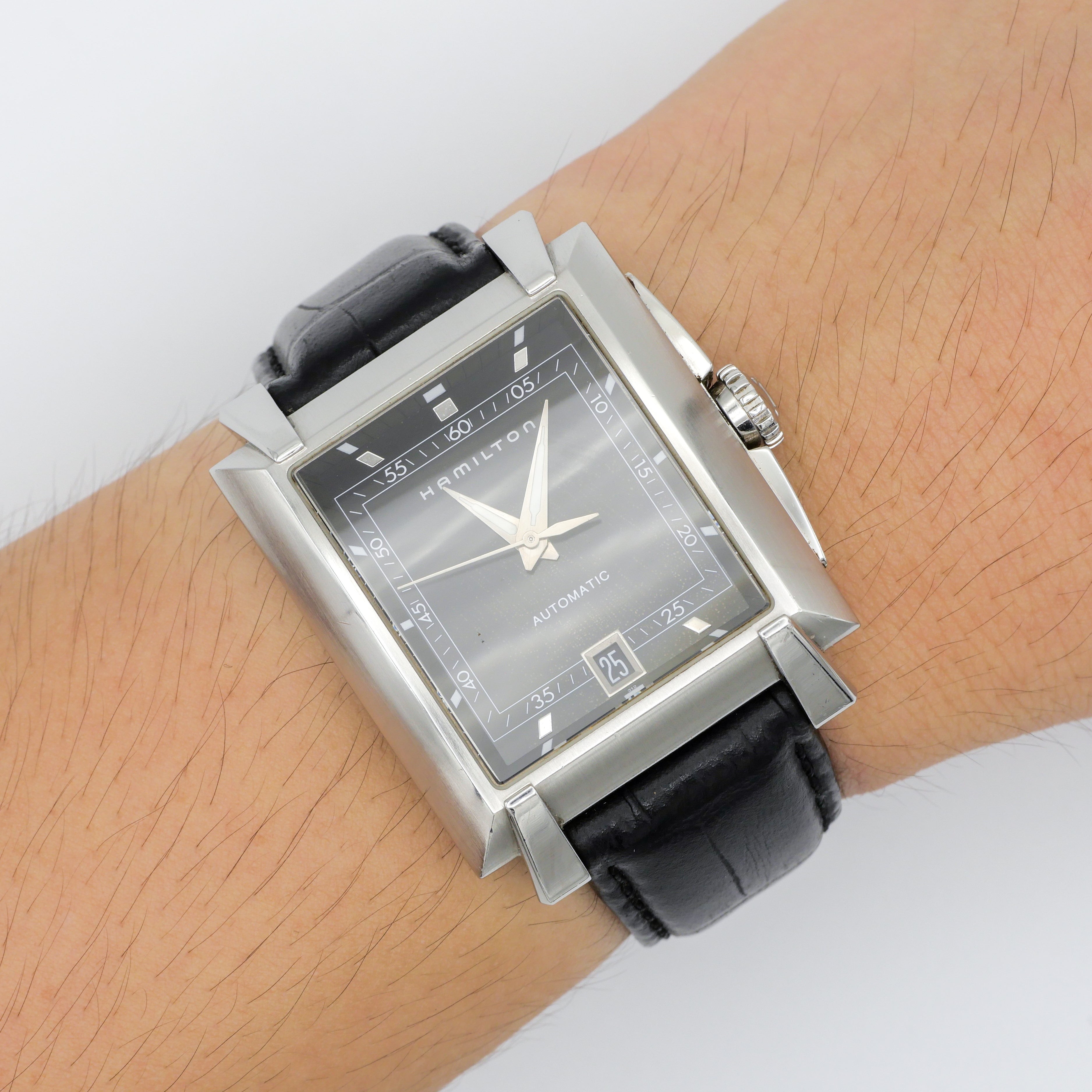 HAMILTON TRENT AUTOMATIC REF. H304150 – Zeit Vintage Watch