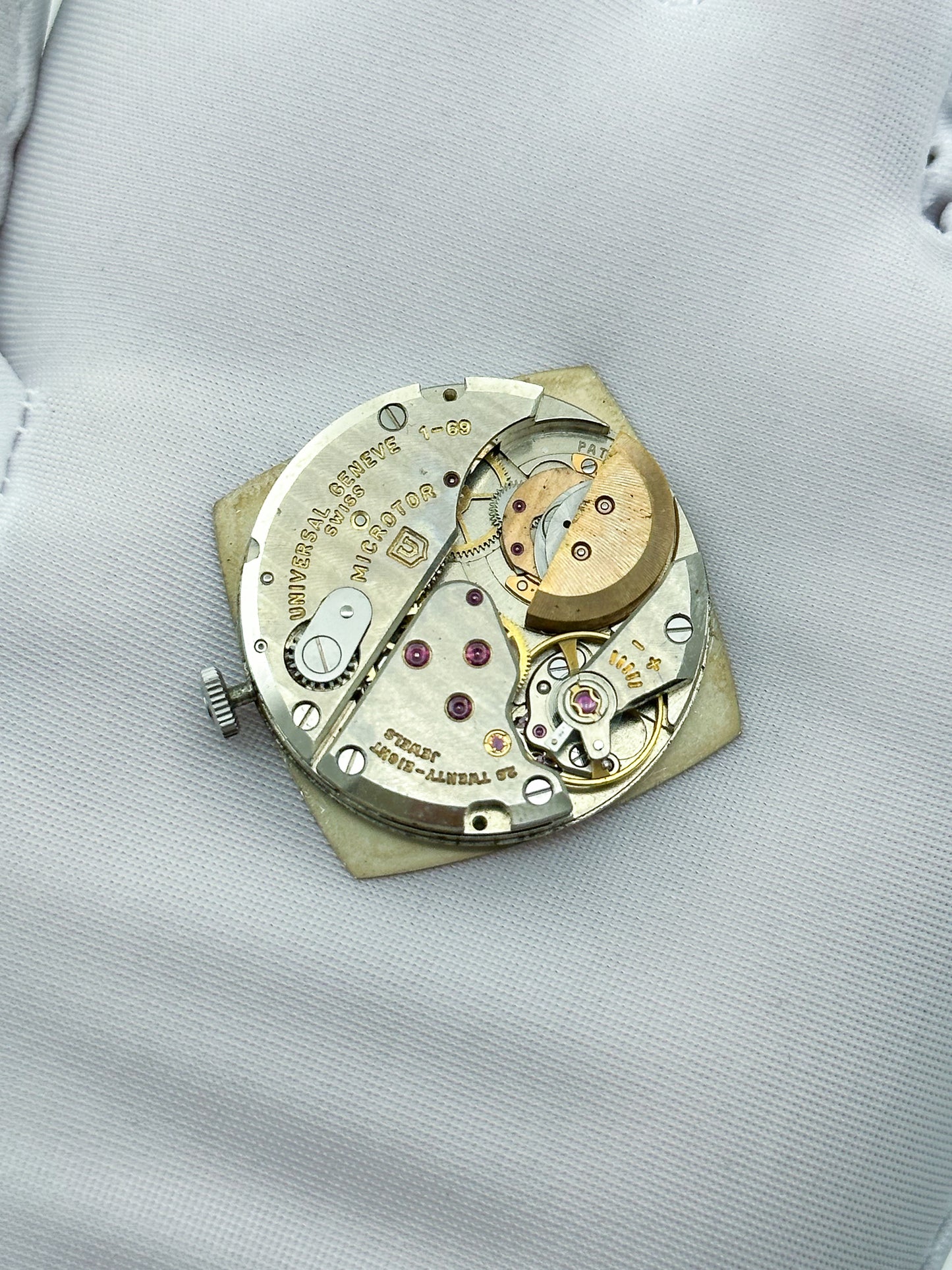 UNIVERSAL GENÈVE AUTOMATIC REF. 869117