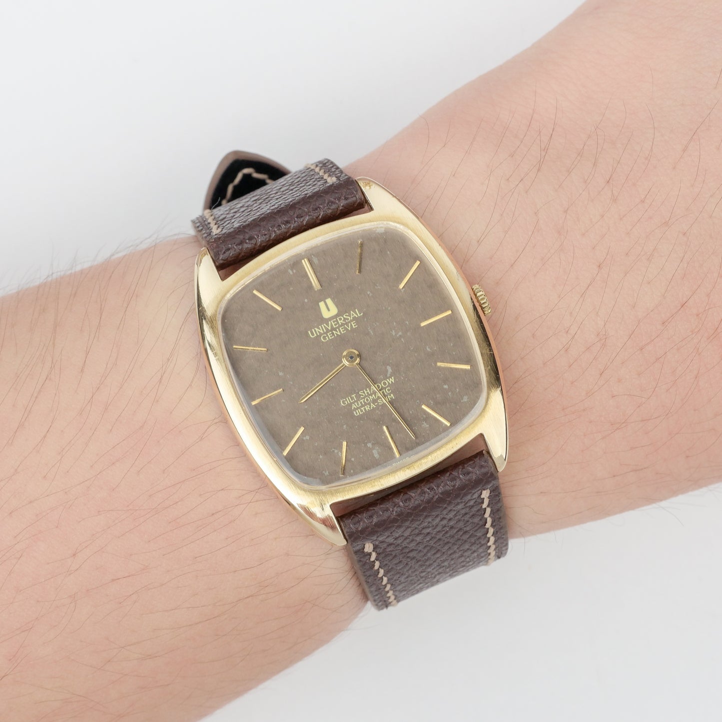 UNIVERSAL GENÈVE GILT SHADOW AUTOMATIC ULTRA-SLIM REF. 566105