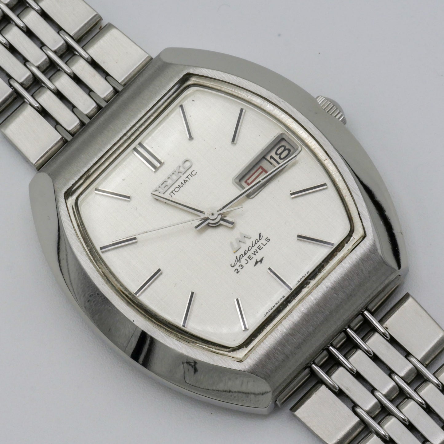 SEIKO LORD MATIC LM SPECIAL 23 JEWELS AUTOMATIC DAY-DATE LINEN DIAL REF. 5206-5001