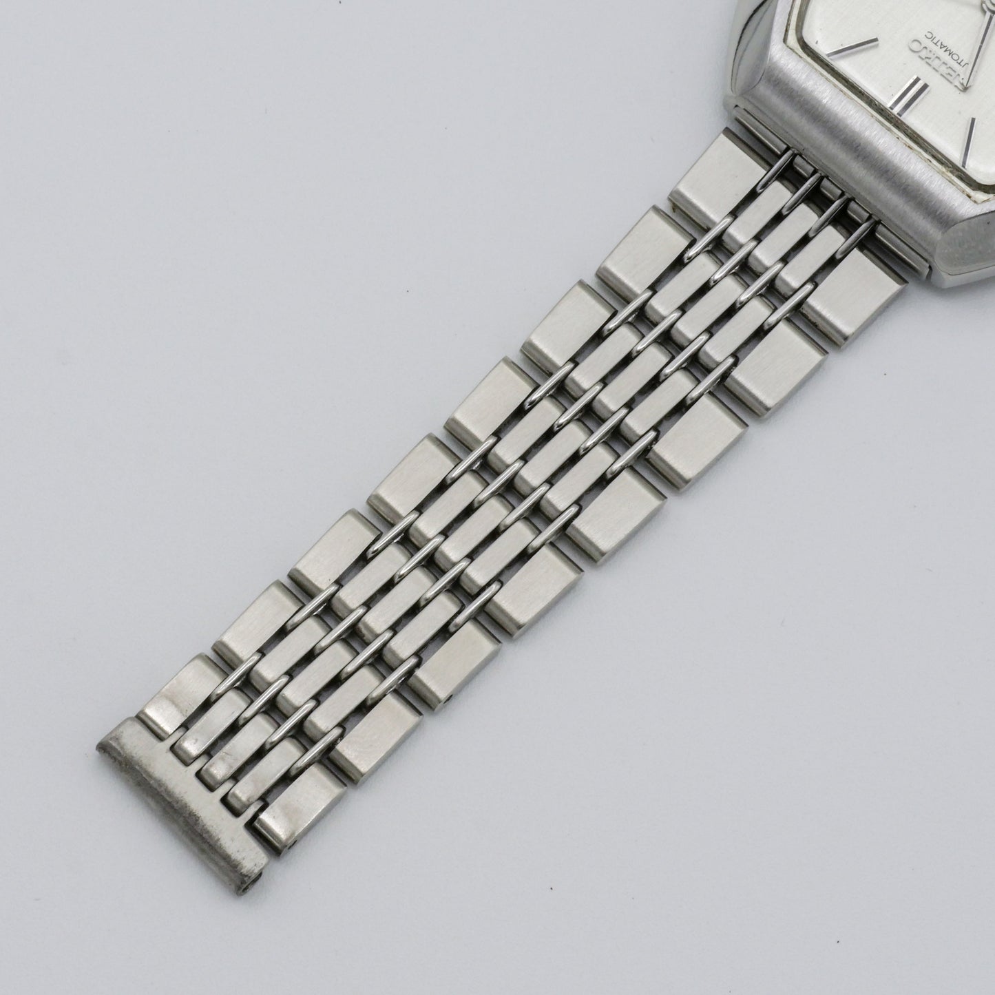 SEIKO LORD MATIC LM SPECIAL 23 JEWELS AUTOMATIC DAY-DATE LINEN DIAL REF. 5206-5001