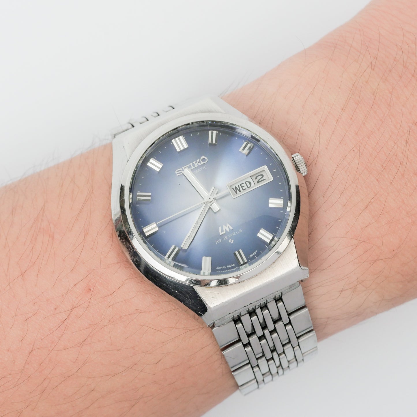 SEIKO LORD MATIC LM DAY-DATE FACETED CRYSTAL BLUE DIAL AUTOMATIC REF. 5606-8061