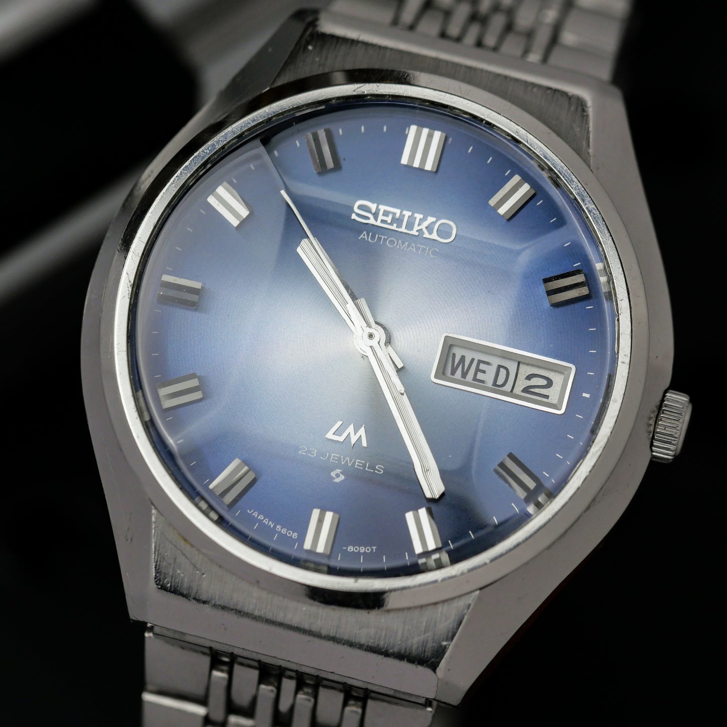 SEIKO LORD MATIC LM DAY-DATE FACETED CRYSTAL BLUE DIAL AUTOMATIC REF. 5606-8061