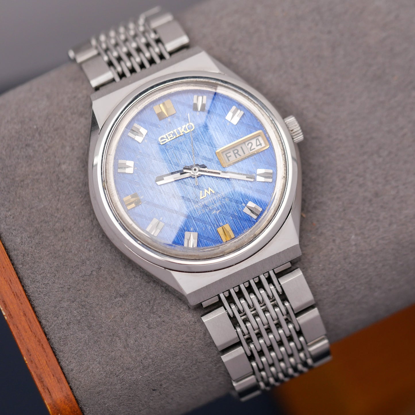 SEIKO LM SPECIAL DAY-DATE AUTOMATIC FACETED CRYSTAL BLUE DIAL REF. 5216-8130