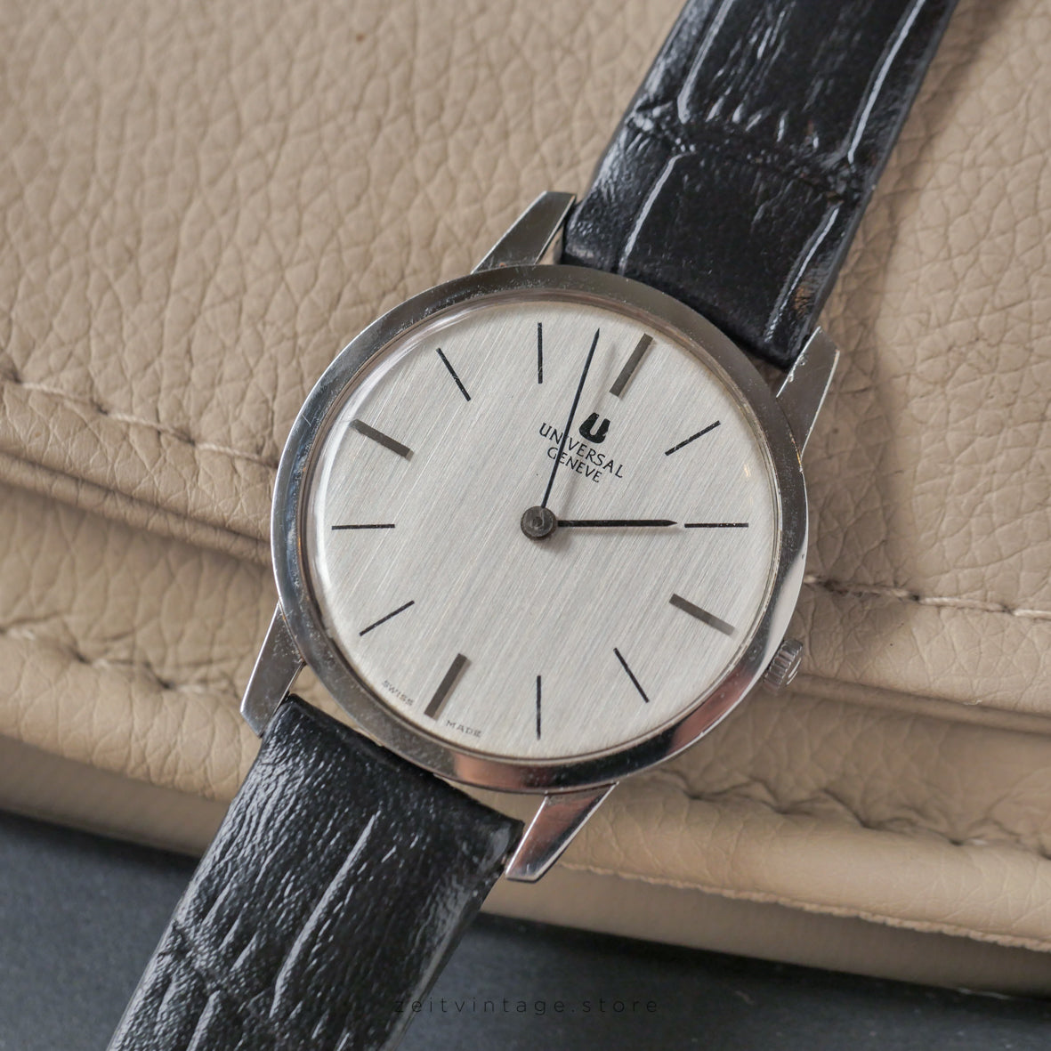 UNIVERSAL GENÈVE GRAY DIAL LADIES REF. 842101