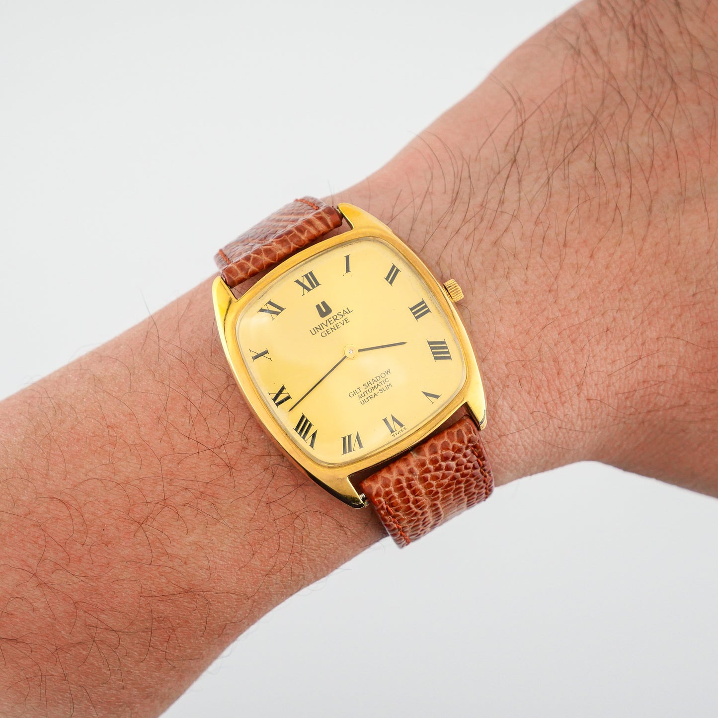 UNIVERSAL GENÈVE GILT SHADOW AUTOMATIC ULTRA-SLIM REF. 566105