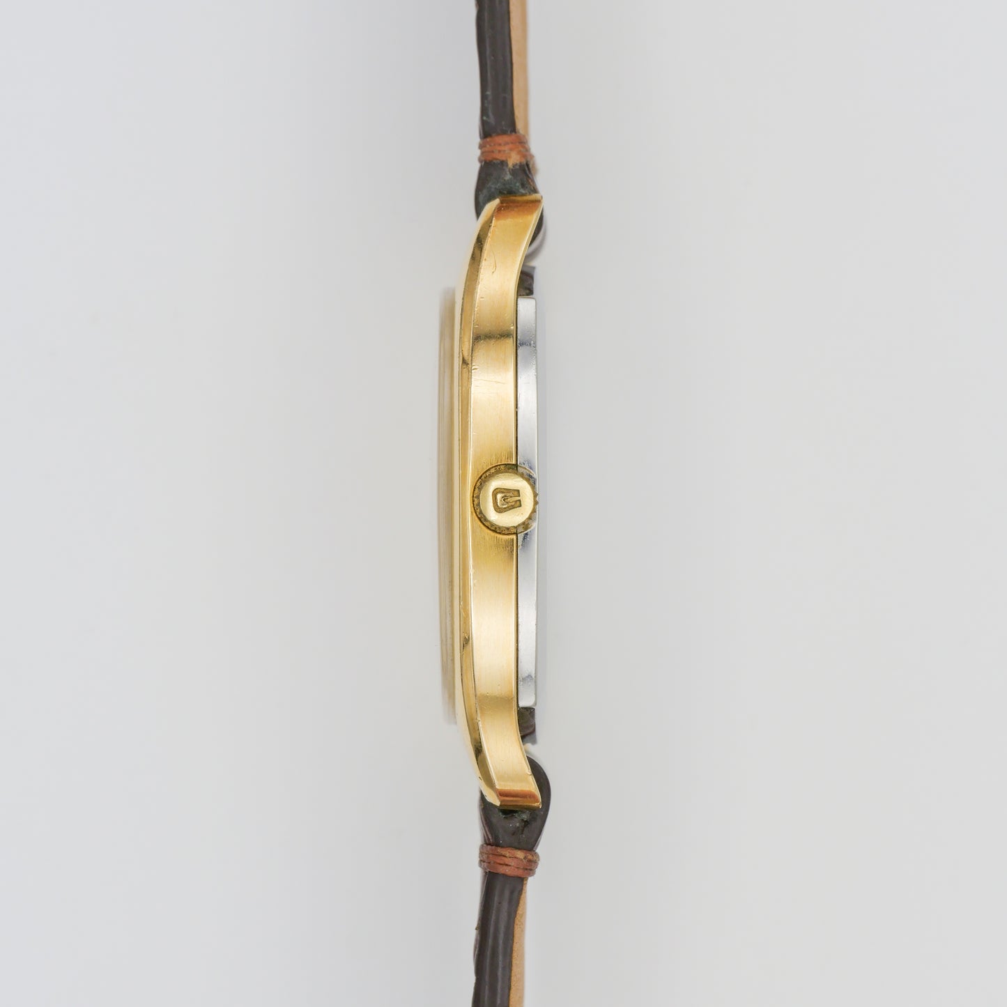 UNIVERSAL GENÈVE GILT SHADOW AUTOMATIC ULTRA-SLIM REF. 566105