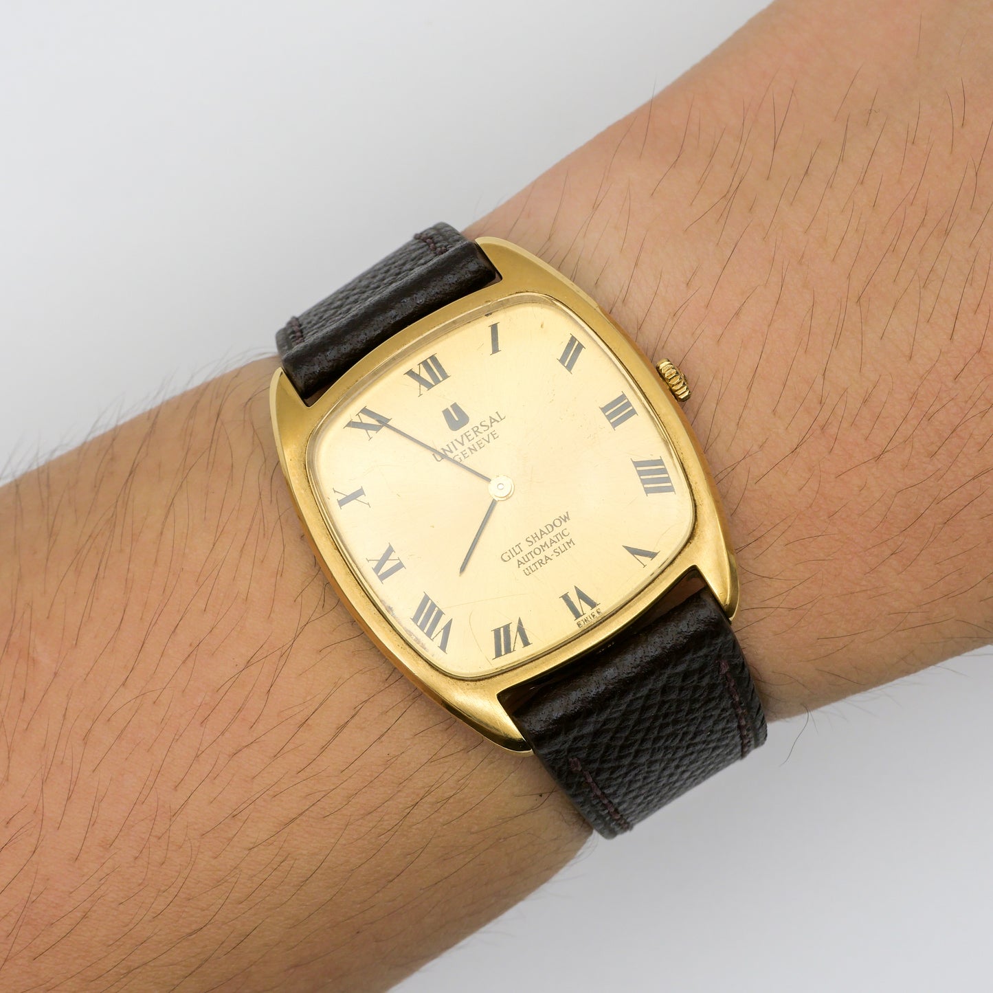 UNIVERSAL GENÈVE GILT SHADOW AUTOMATIC ULTRA-SLIM REF. 566105