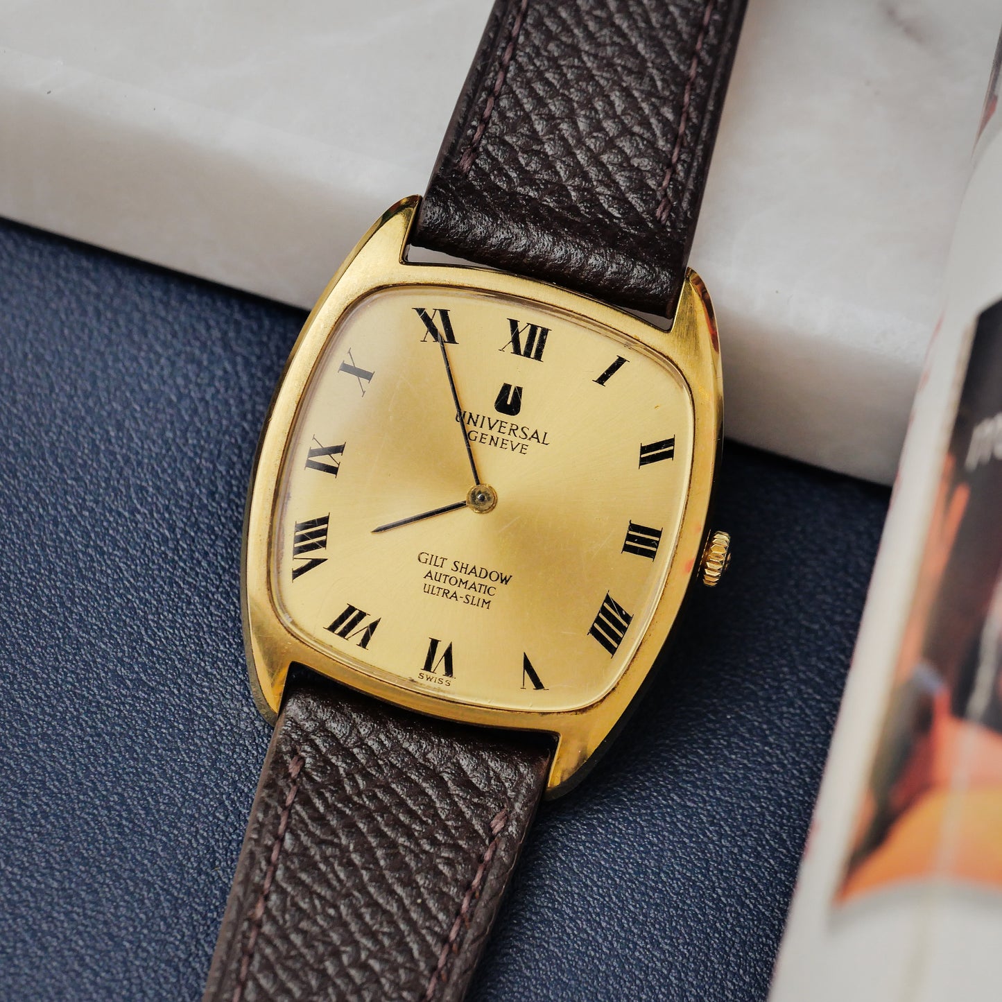 UNIVERSAL GENÈVE GILT SHADOW AUTOMATIC ULTRA-SLIM REF. 566105