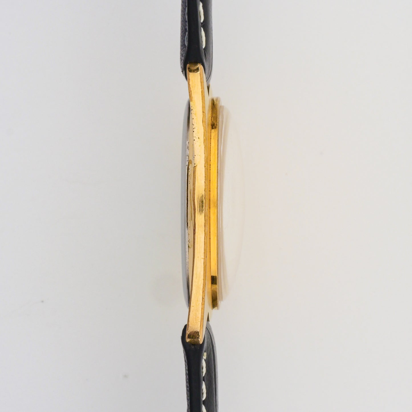 UNIVERSAL GENÈVE GILT SHADOW ULTRA-THIN AUTOMATIC REF. 567103