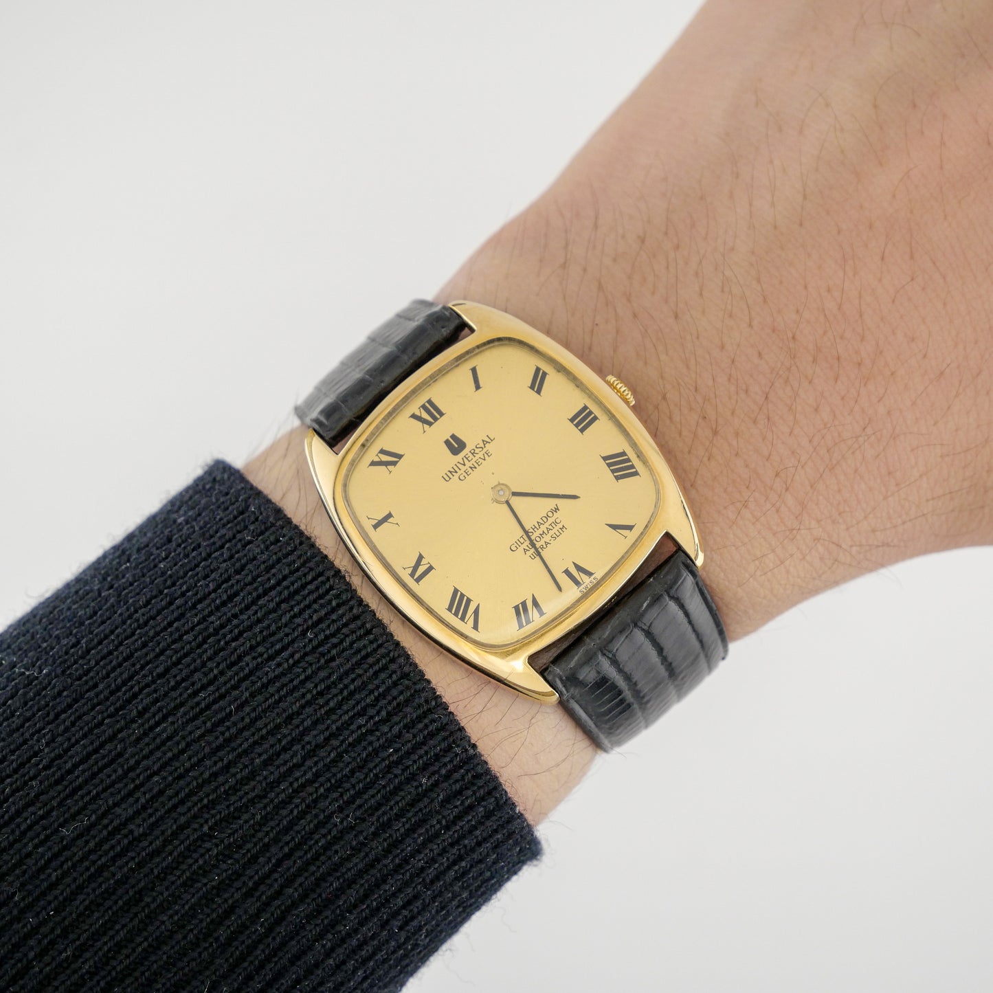 UNIVERSAL GENÈVE GILT SHADOW AUTOMATIC ULTRA-SLIM REF. 566105