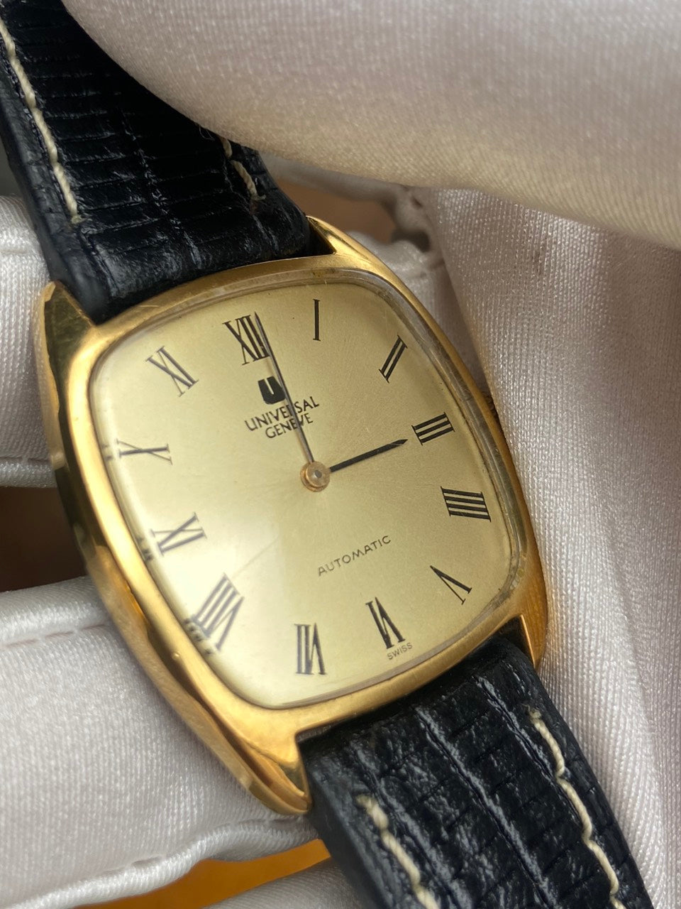 UNIVERSAL GENÈVE AUTOMATIC ULTRA THIN REF. 566105