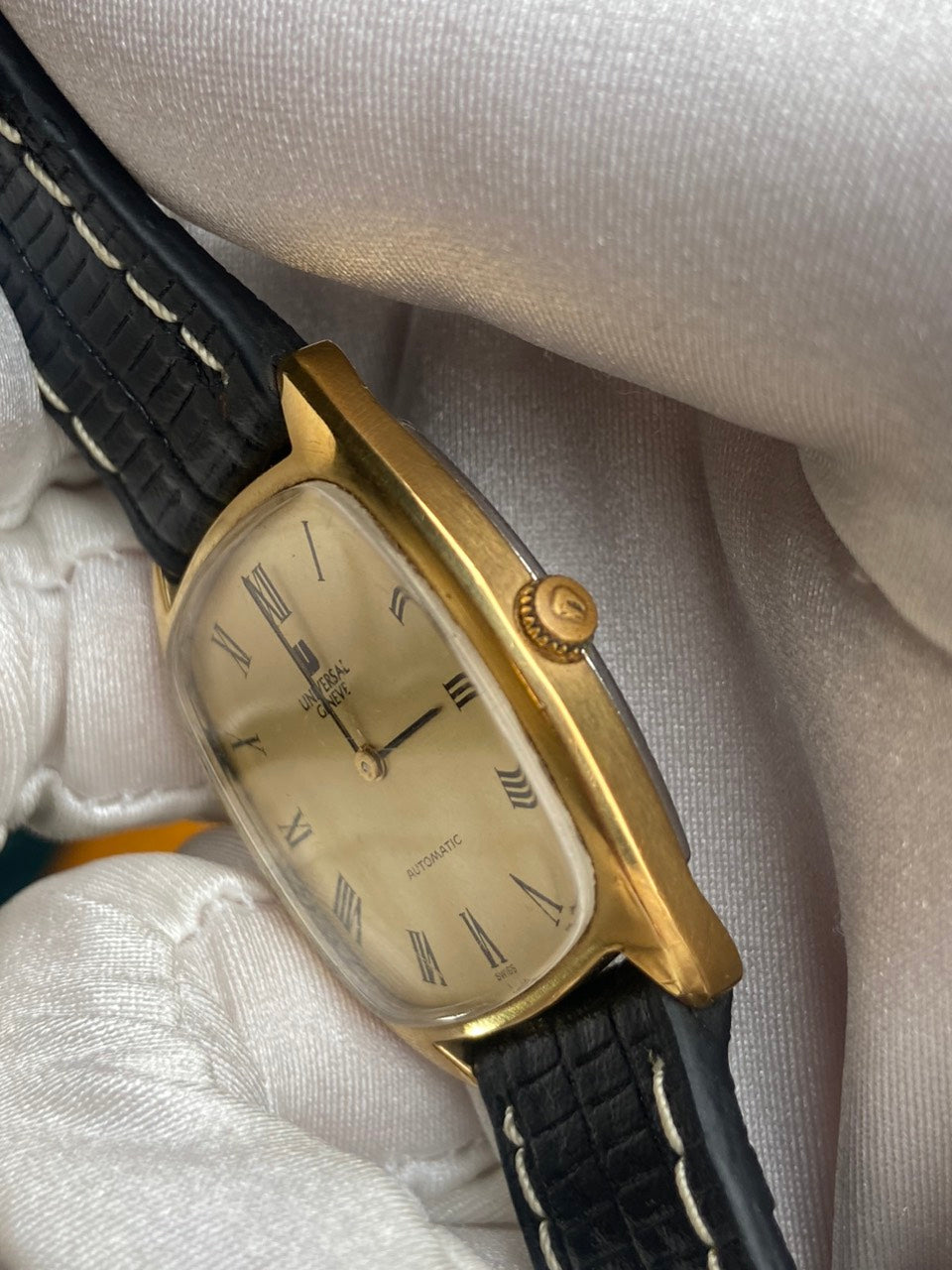 UNIVERSAL GENÈVE AUTOMATIC ULTRA THIN REF. 566105