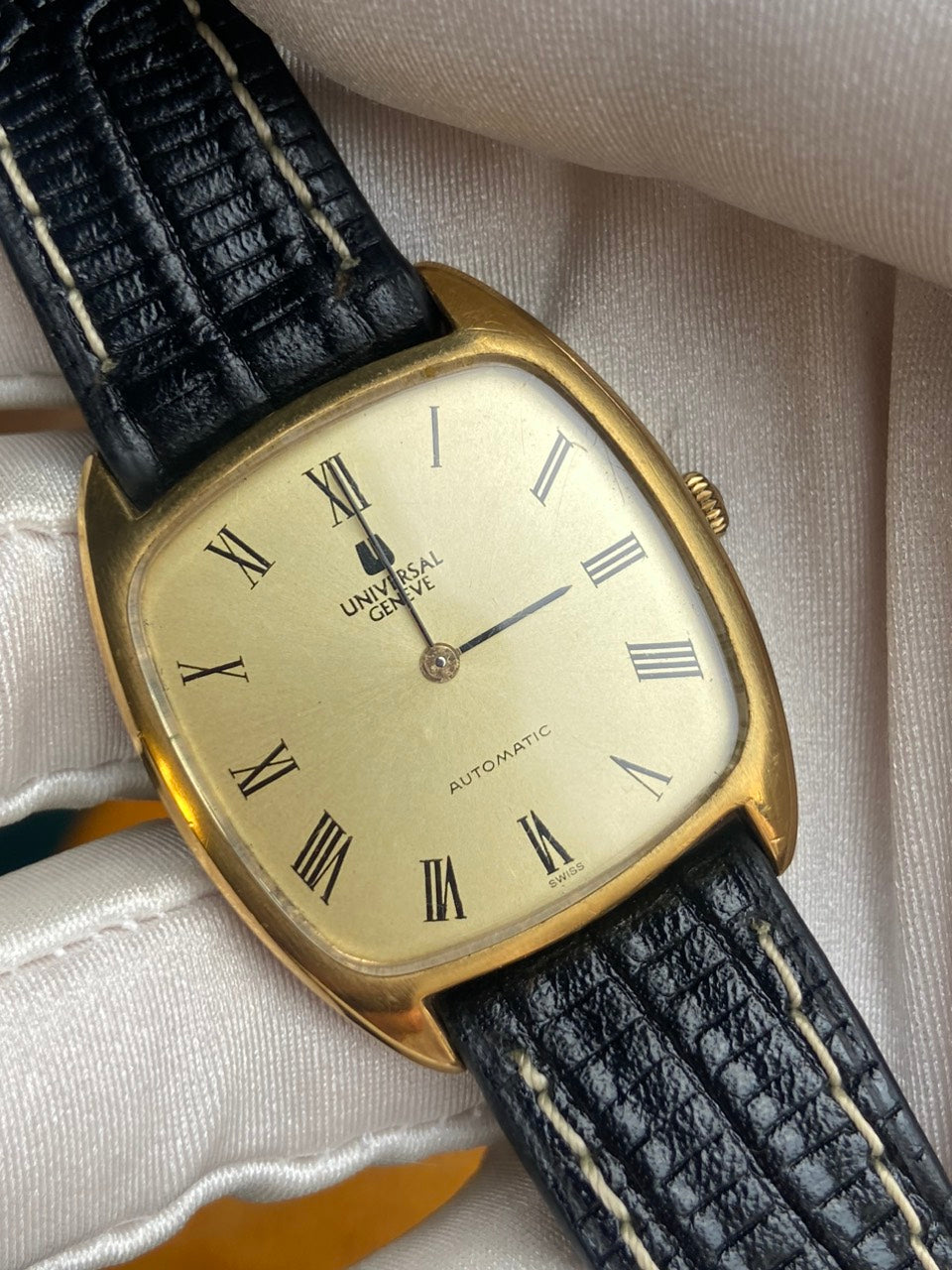 UNIVERSAL GENÈVE AUTOMATIC ULTRA THIN REF. 566105