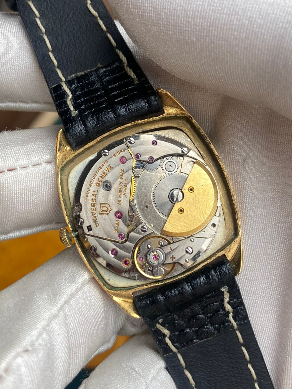 UNIVERSAL GENÈVE AUTOMATIC ULTRA THIN REF. 566105