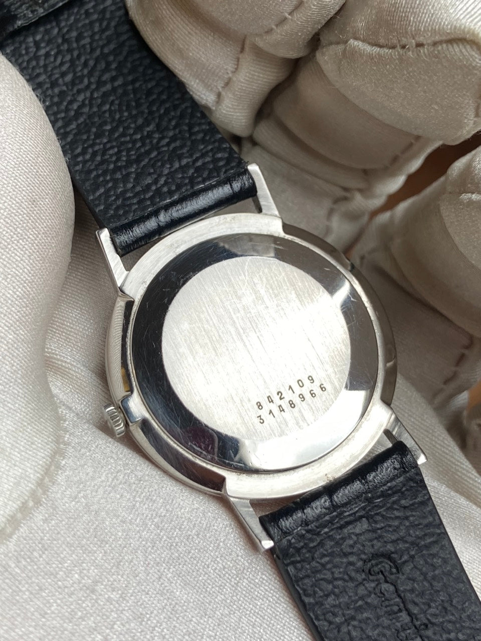 UNIVERSAL GENÈVE BLACK DIAL LADIES REF. 842109