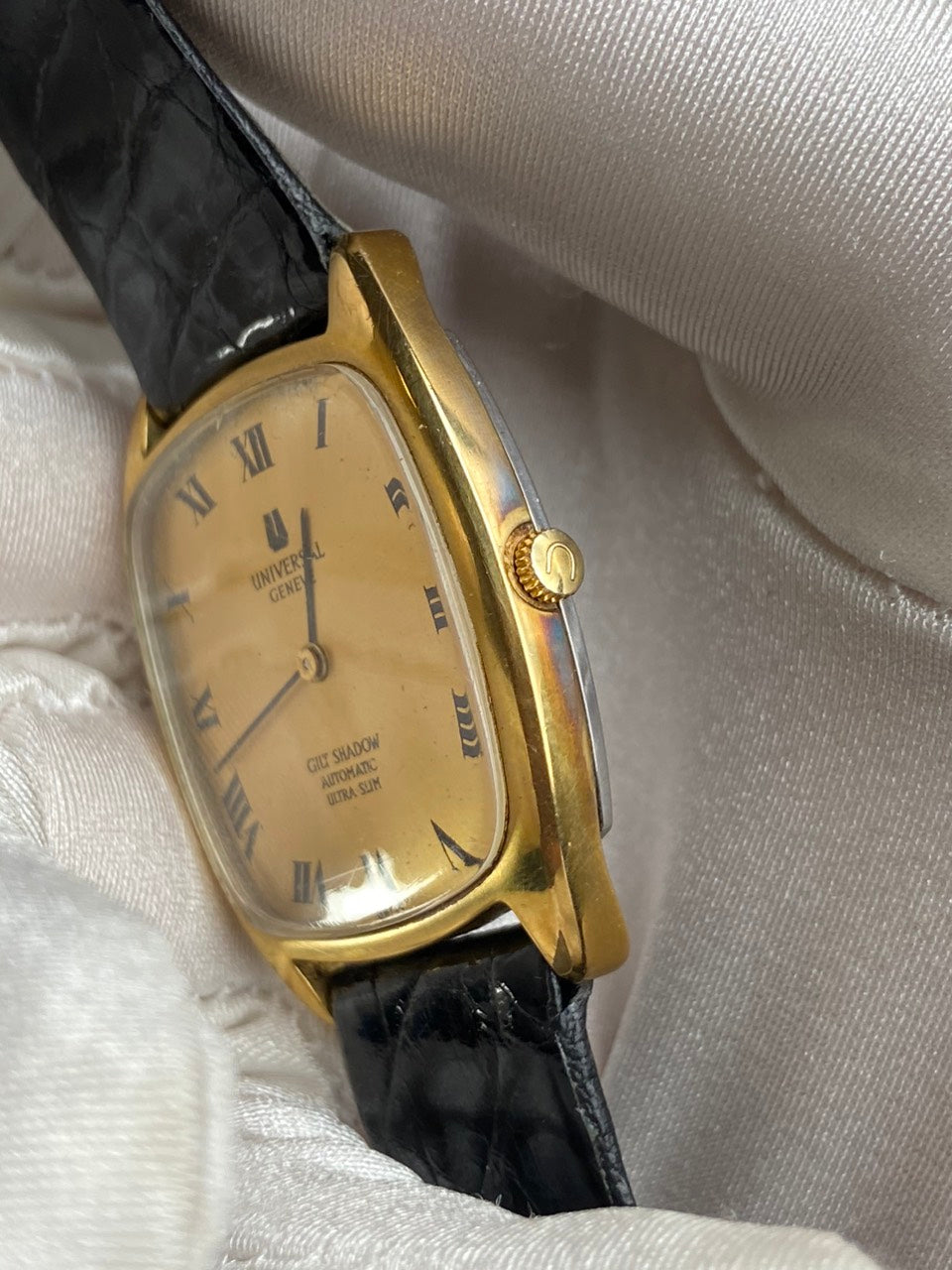 UNIVERSAL GENÈVE WHITE SHADOW AUTOMATIC ULTRA THIN REF. 566109