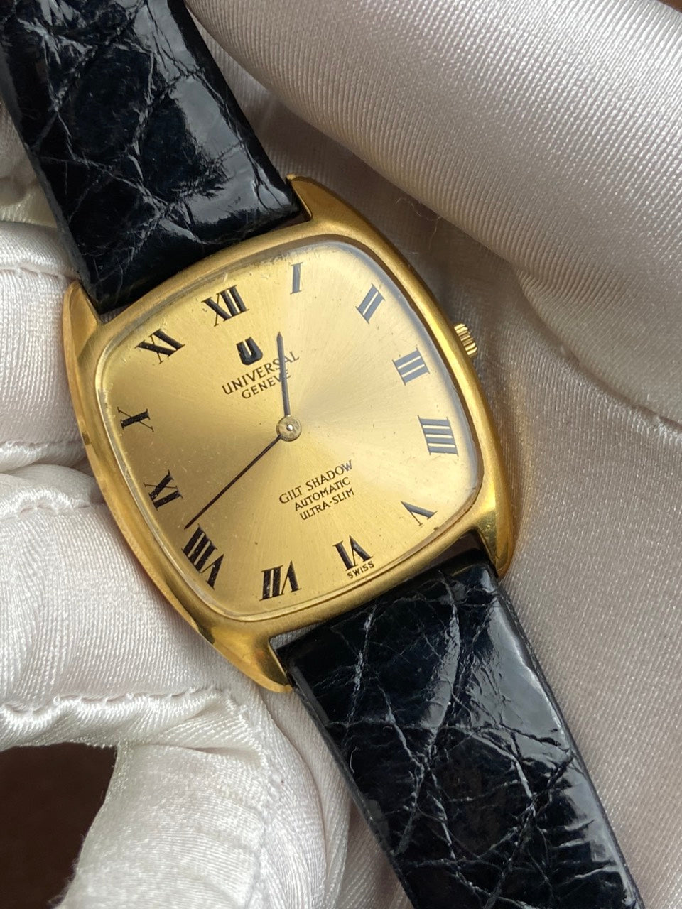 UNIVERSAL GENÈVE WHITE SHADOW AUTOMATIC ULTRA THIN REF. 566109