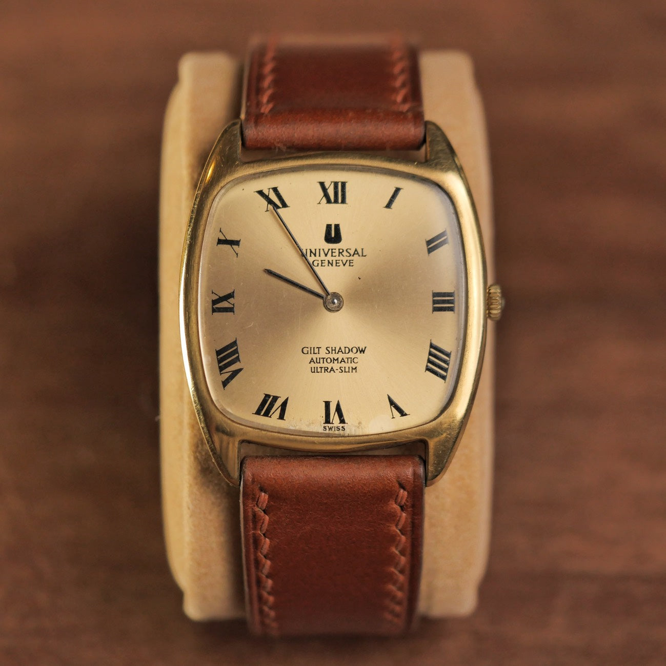 UNIVERSAL GENÈVE WHITE SHADOW AUTOMATIC ULTRA-SLIM REF. 566105