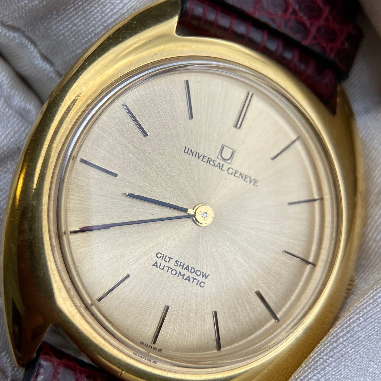 UNIVERSAL GENÈVE WHITE SHADOW ULTRA THIN AUTOMATIC REF. 566101