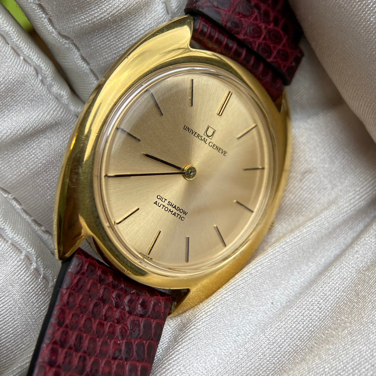 UNIVERSAL GENÈVE WHITE SHADOW ULTRA THIN AUTOMATIC REF. 566101