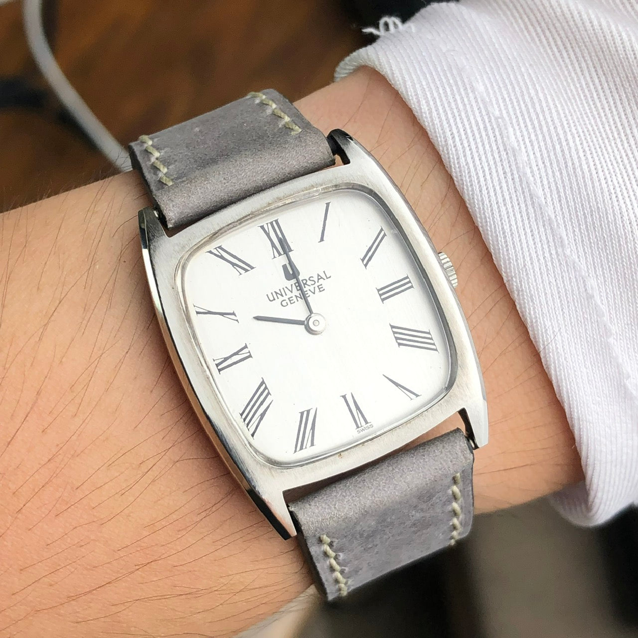 UNIVERSAL GENÈVE LINEN GREY DIAL REF. 842114