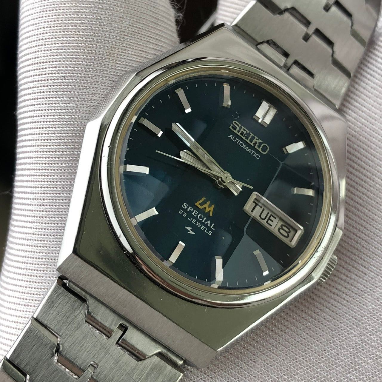 SEIKO LM SPECIAL DAY-DATE FACETED CRYSTAL BLUE DIAL AUTOMATIC REF. 5216-7110