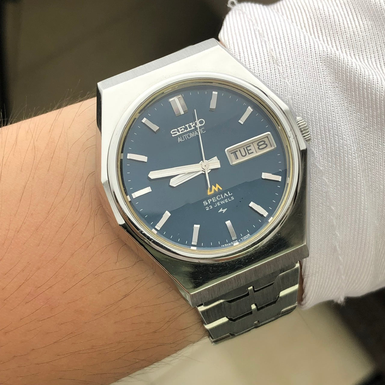 SEIKO LM SPECIAL DAY-DATE FACETED CRYSTAL BLUE DIAL AUTOMATIC REF. 5216-7110