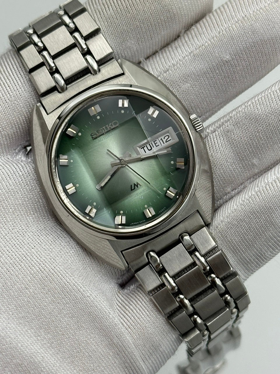 SEIKO LORD MATIC LM DAY-DATE FACETED CRYSTAL GREEN DIAL AUTOMATIC REF. 5606-7230