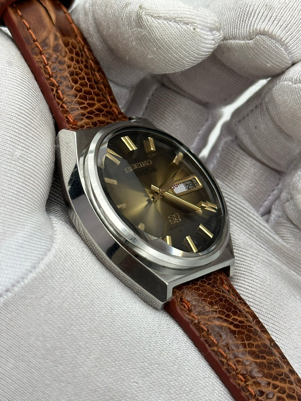 SEIKO SS SACTUS AUTOMATIC DAY-DATE GRADIENT BROWN DIAL REF. 6106-8690