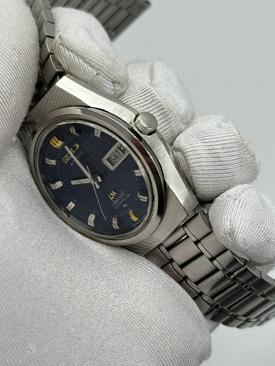 SEIKO LORD MATIC LM SPECIAL AUTOMATIC DAY-DATE FACETED CRYSTAL BLUE PATTERN DIAL REF. 5206-6100