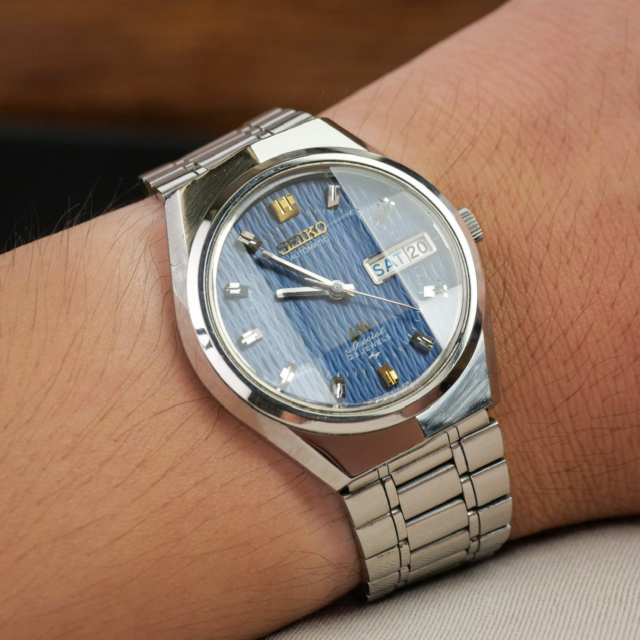 SEIKO LORD MATIC LM SPECIAL AUTOMATIC DAY-DATE FACETED CRYSTAL BLUE PATTERN DIAL REF. 5206-6100