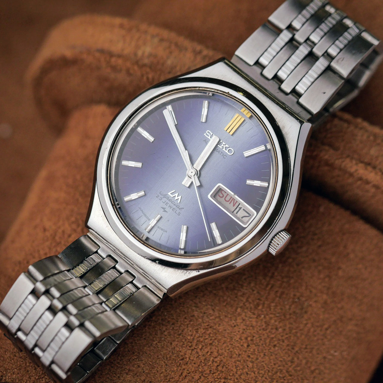 SEIKO LORD MATIC LM SPECIAL AUTOMATIC DAY-DATE FACETED CRYSTAL BLUE DIAL REF. 5206-6090