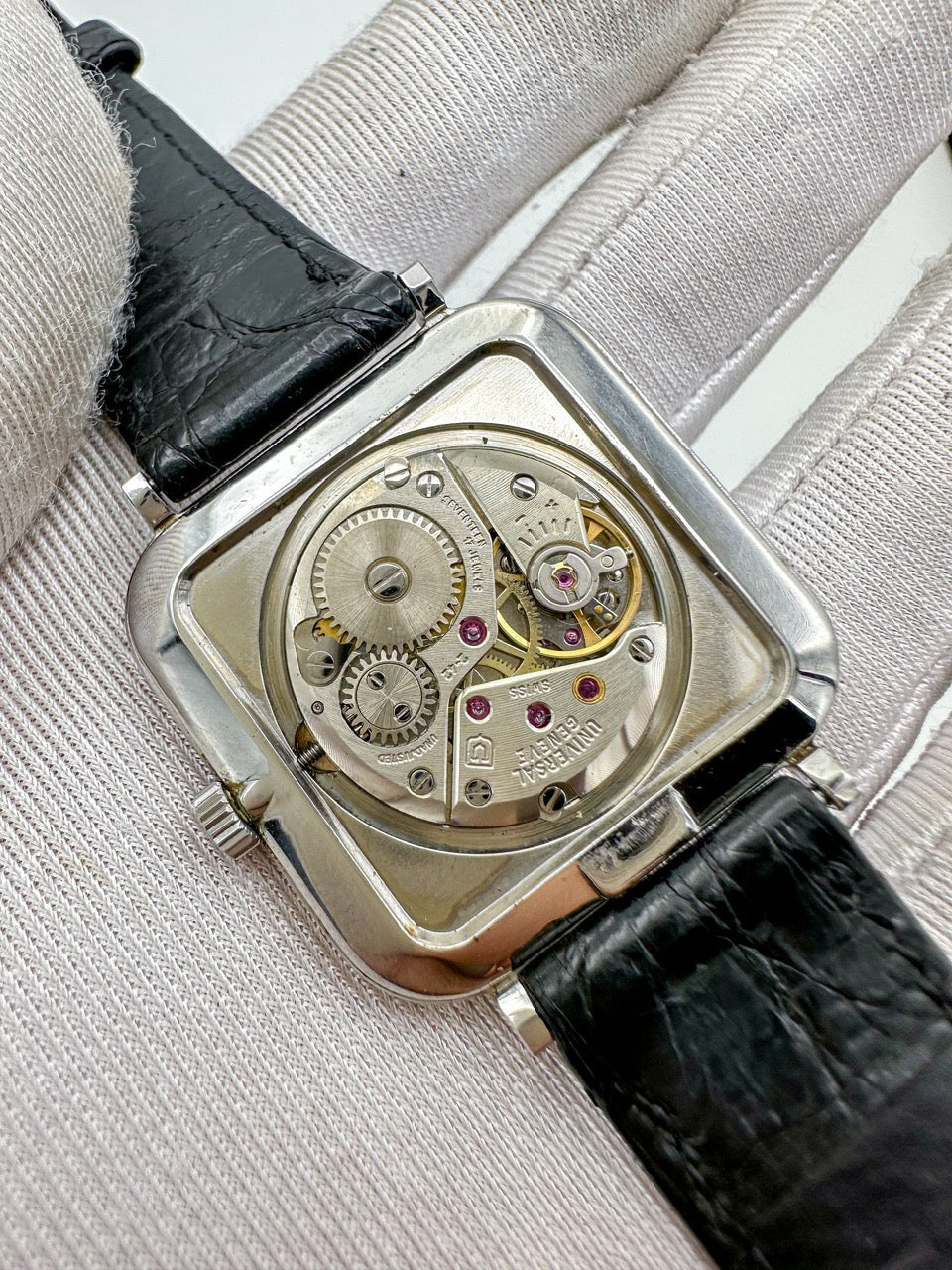 UNIVERSAL GENÈVE REF. 84203