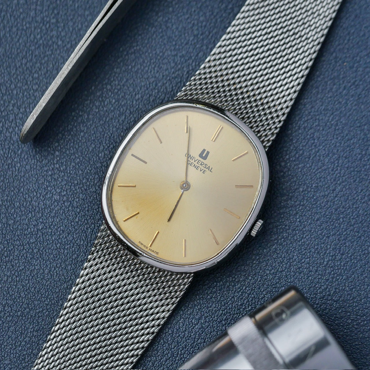 UNIVERSAL GENÈVE GILT SHADOW ULTRA-SLIM AUTOMATIC REF. 866104